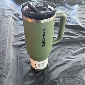 New Stanley 40 oz Pro Tour Tumbler in Pine!!